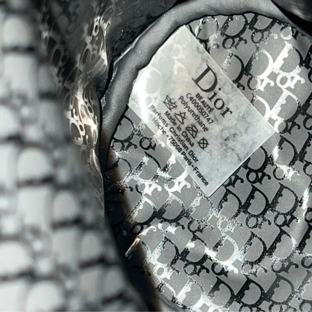 DIOR Makeup CD Logo Punch with Black Velvet Travel Bag & Cream Brush Not Include